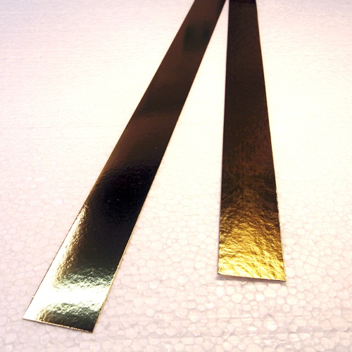 Tiras de cartulina dorada